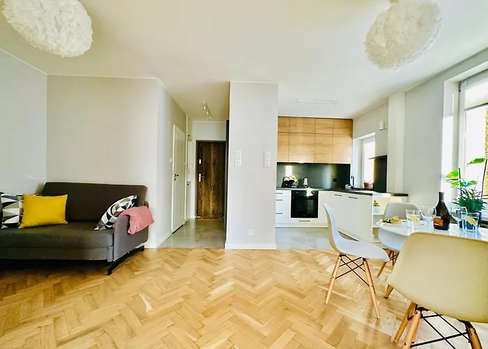 Eastside Warsaw Apartment